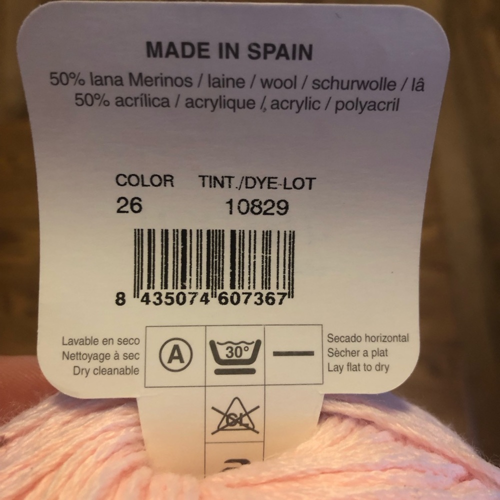 4 balls Katia Austral yarn, NWT - Picture 2 of 2
